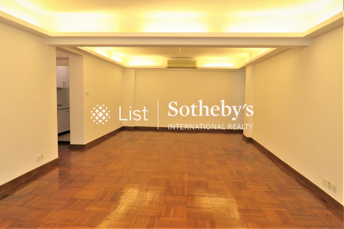 No. 9 Broom Road 蟠龍道9號 | Living and Dining Room