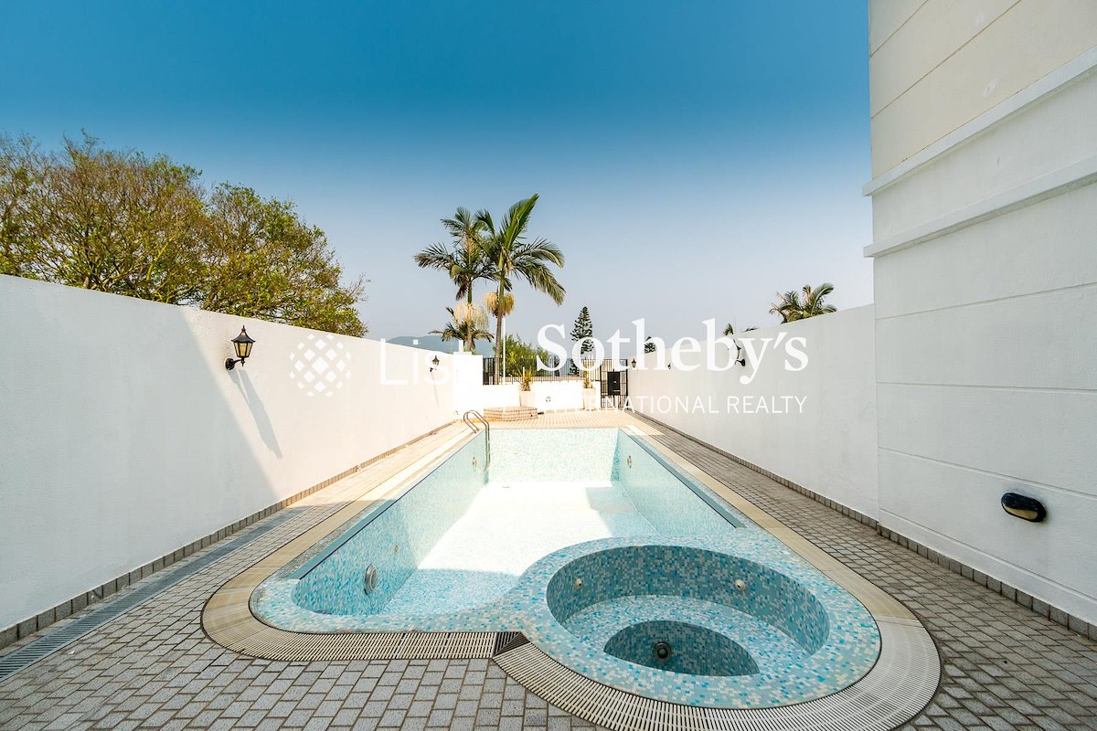Stanley Breeze 环海祟楼 | Private Garden and Pool off Living and Dining Room
