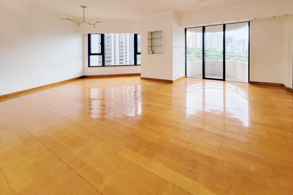 The Royal Court 帝景閣 | Living and Dining Room