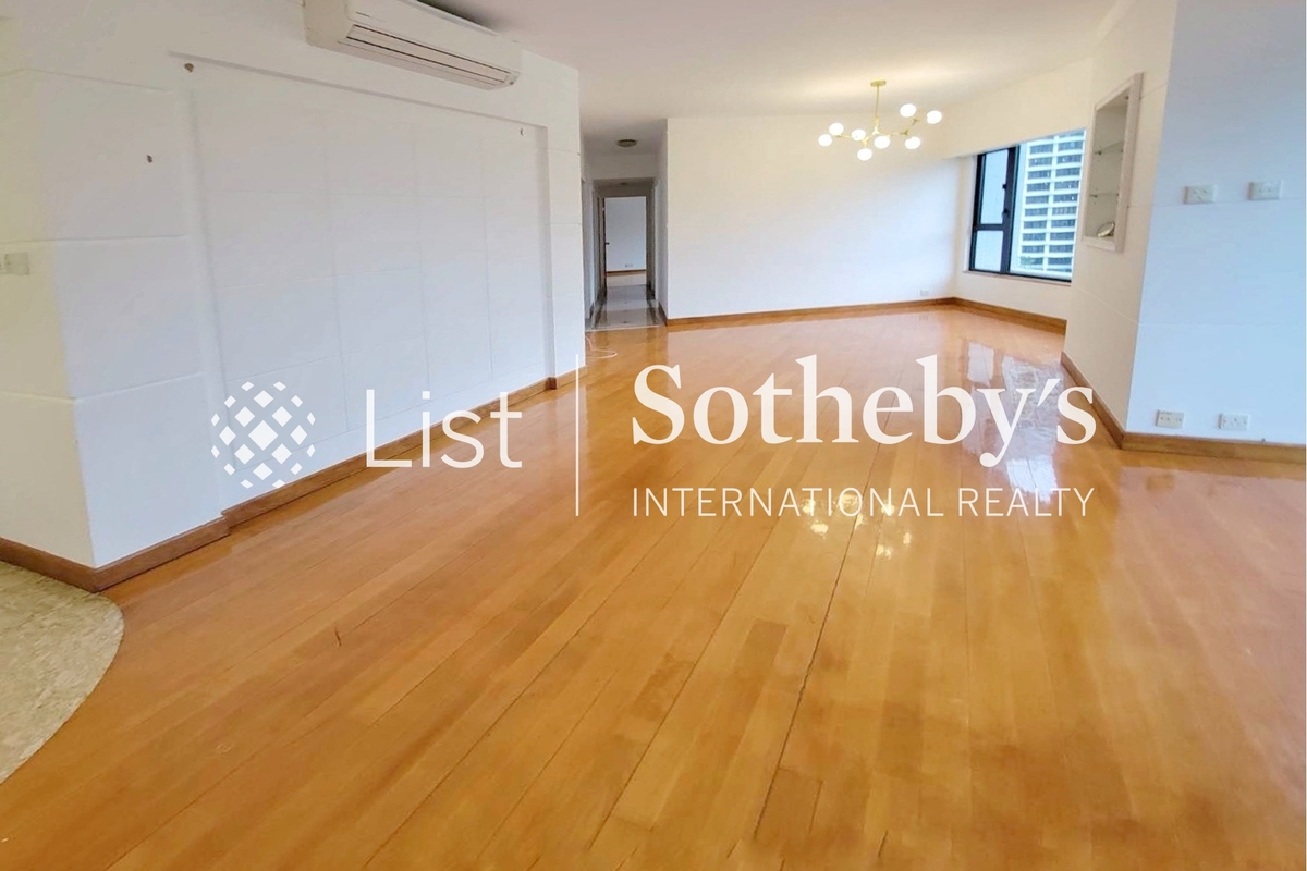 The Royal Court 帝景閣 | Living and Dining Room