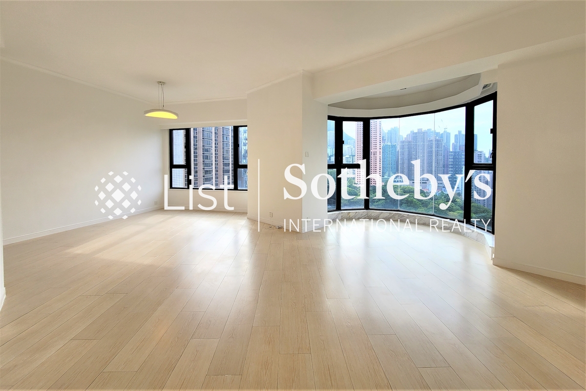 The Royal Court 帝景閣 | Living and Dining Room