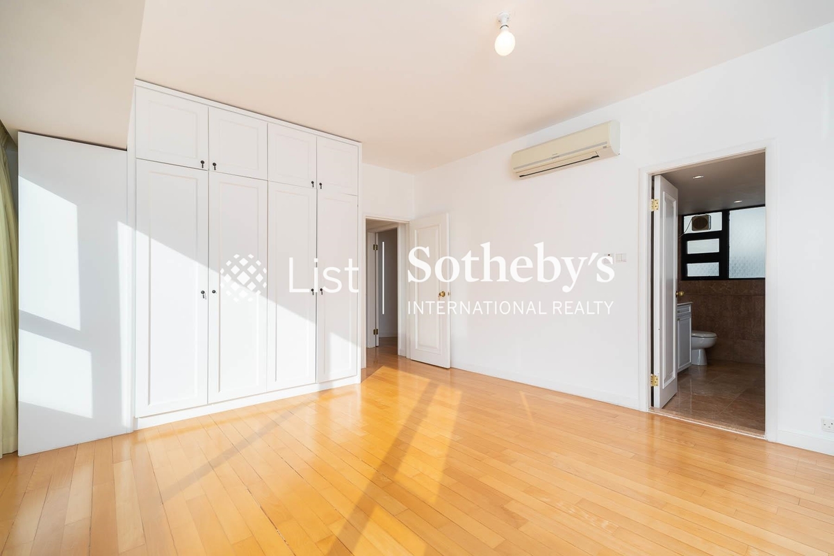 The Royal Court 帝景閣 | Built-in Wardrobe in Master Bedroom