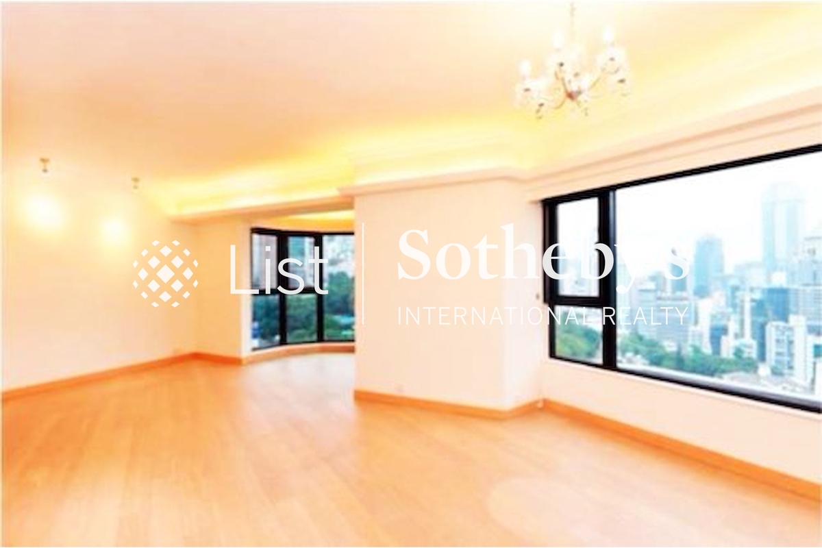 The Royal Court 帝景閣 | Living and Dining Room