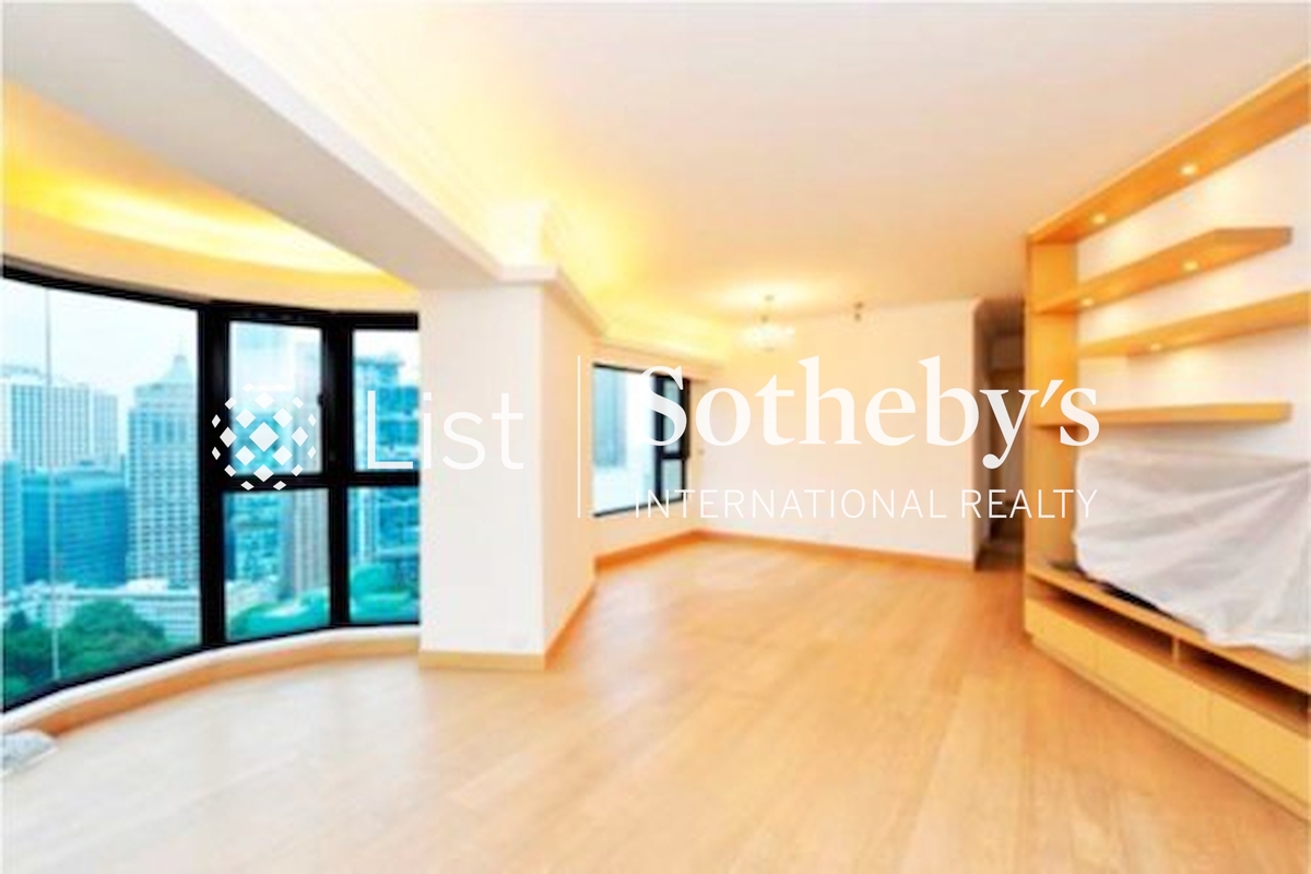 The Royal Court 帝景閣 | Living and Dining Room