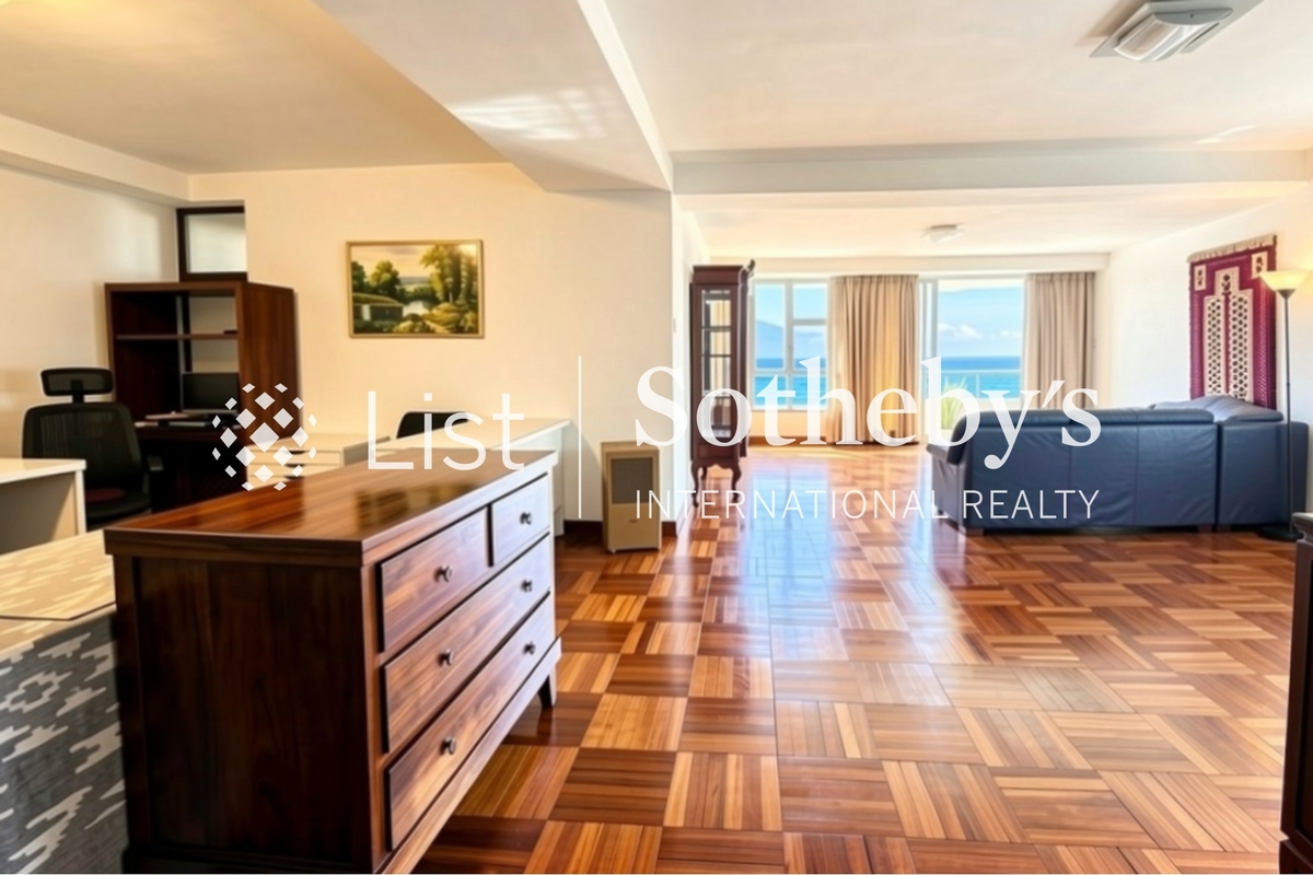 Beach Pointe 海灣閣 | Living and Dining Room