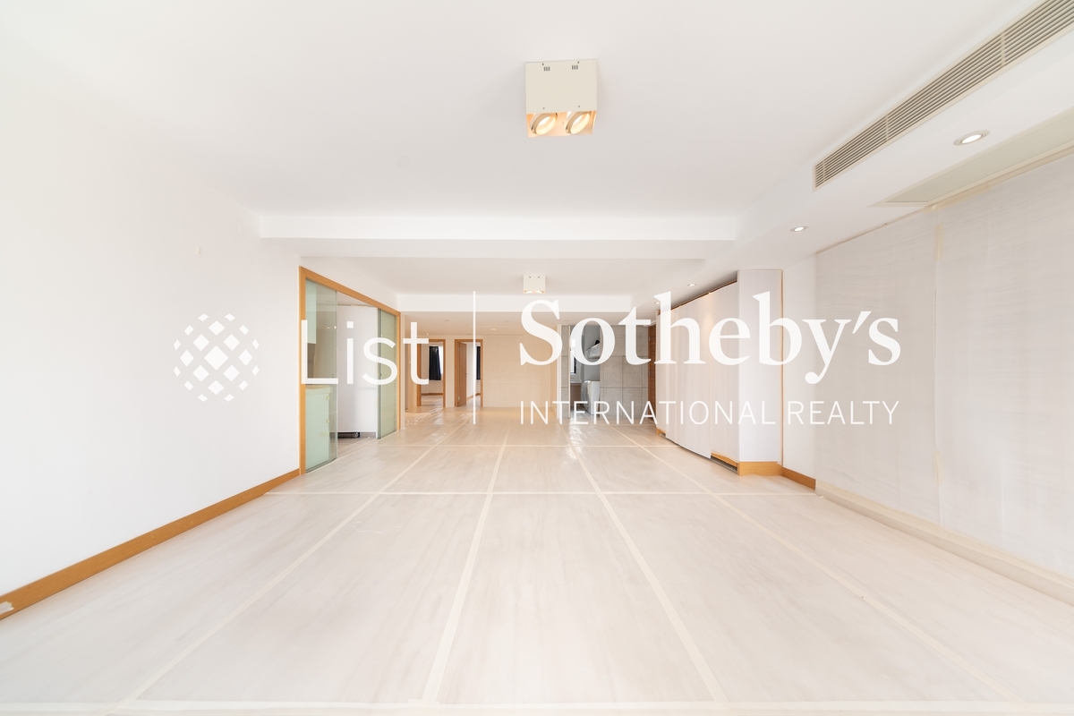 Beach Pointe 海灣閣 | Living and Dining Room