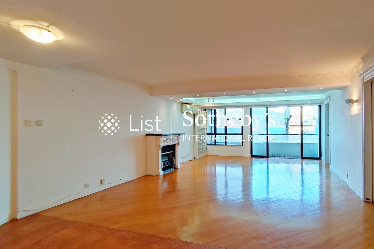 Beach Pointe 海灣閣 | Living and Dining Room