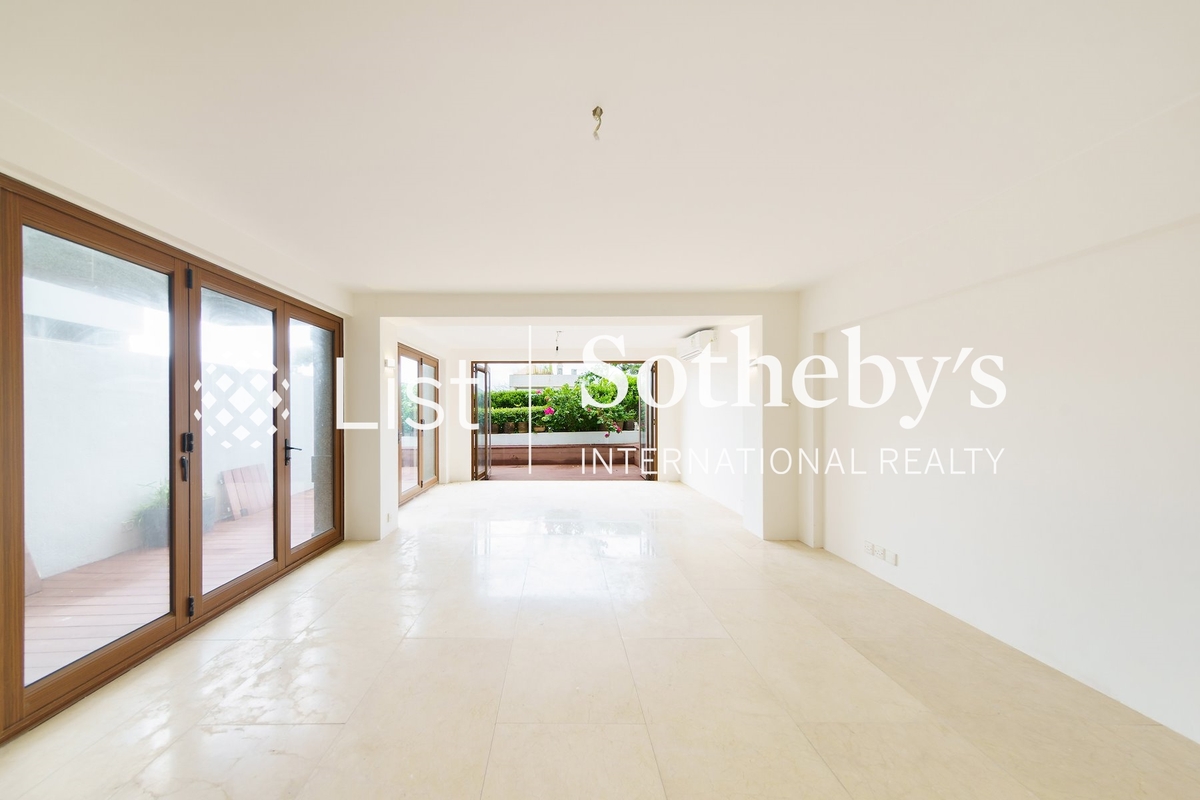 Louisette 赤柱灘道20號 | Living and Dining Room