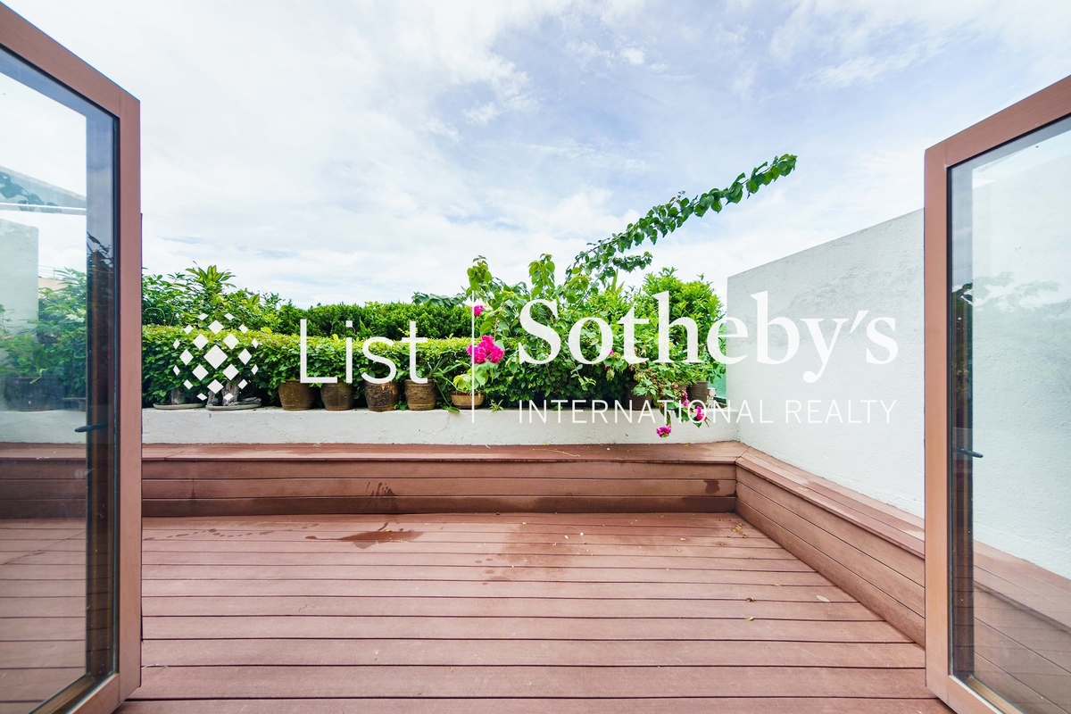 Louisette 赤柱灘道20號 | Balcony off Living and Dining Room