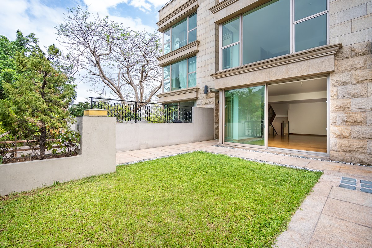 L'Harmonie 葆琳居 | Private Garden off Living and Dining Room