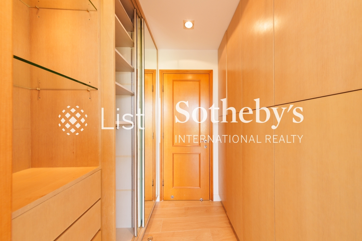 Stanley Court 海灣園 | Walk-in Closet in Master Bedroom 