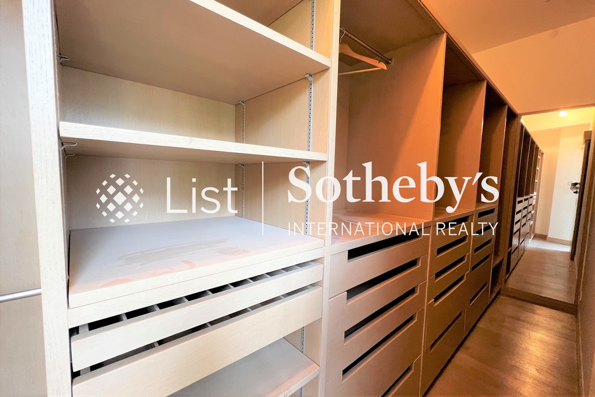 Stanley Court 海灣園 | Walk-in Closet in Master Bedroom 