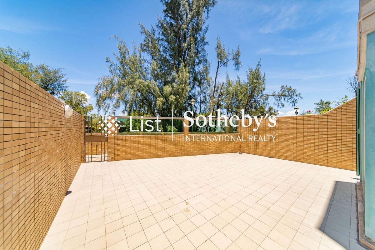 Horizon Crest 皓海居 | Private Terrace off Living and Dining Room