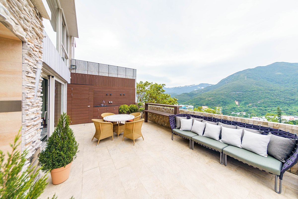 Jade Crest 翠峰園 | Private Terrace off Living Room