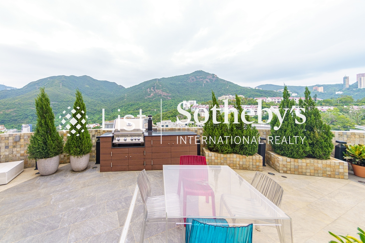 Jade Crest 翠峰園 | Private Terrace off Living Room