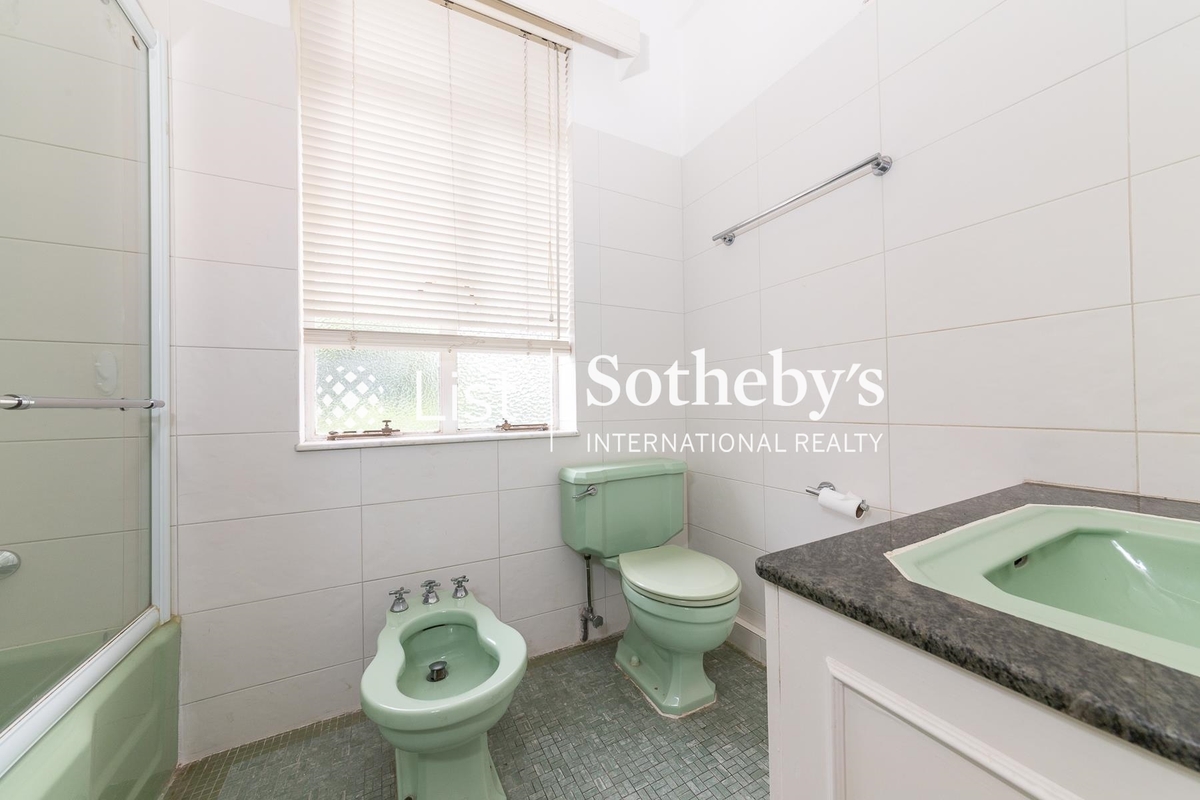 No. 8 Clovelly Path 高化利径8号 | Master Bathroom