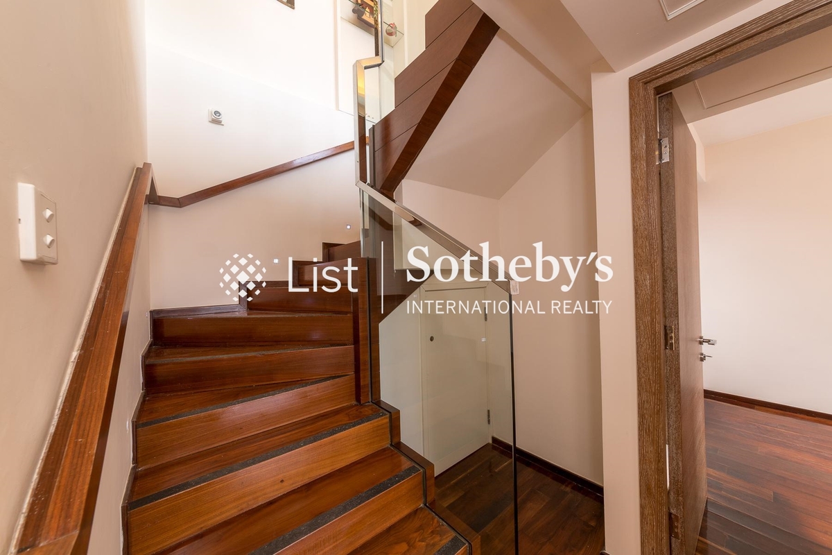 Centre Stage 聚贤居 | Internal Staircase