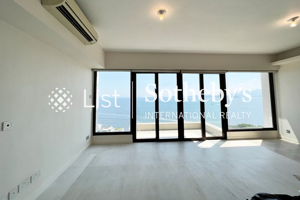 Cape Mansions 翠海別墅 | Living and Dining Room