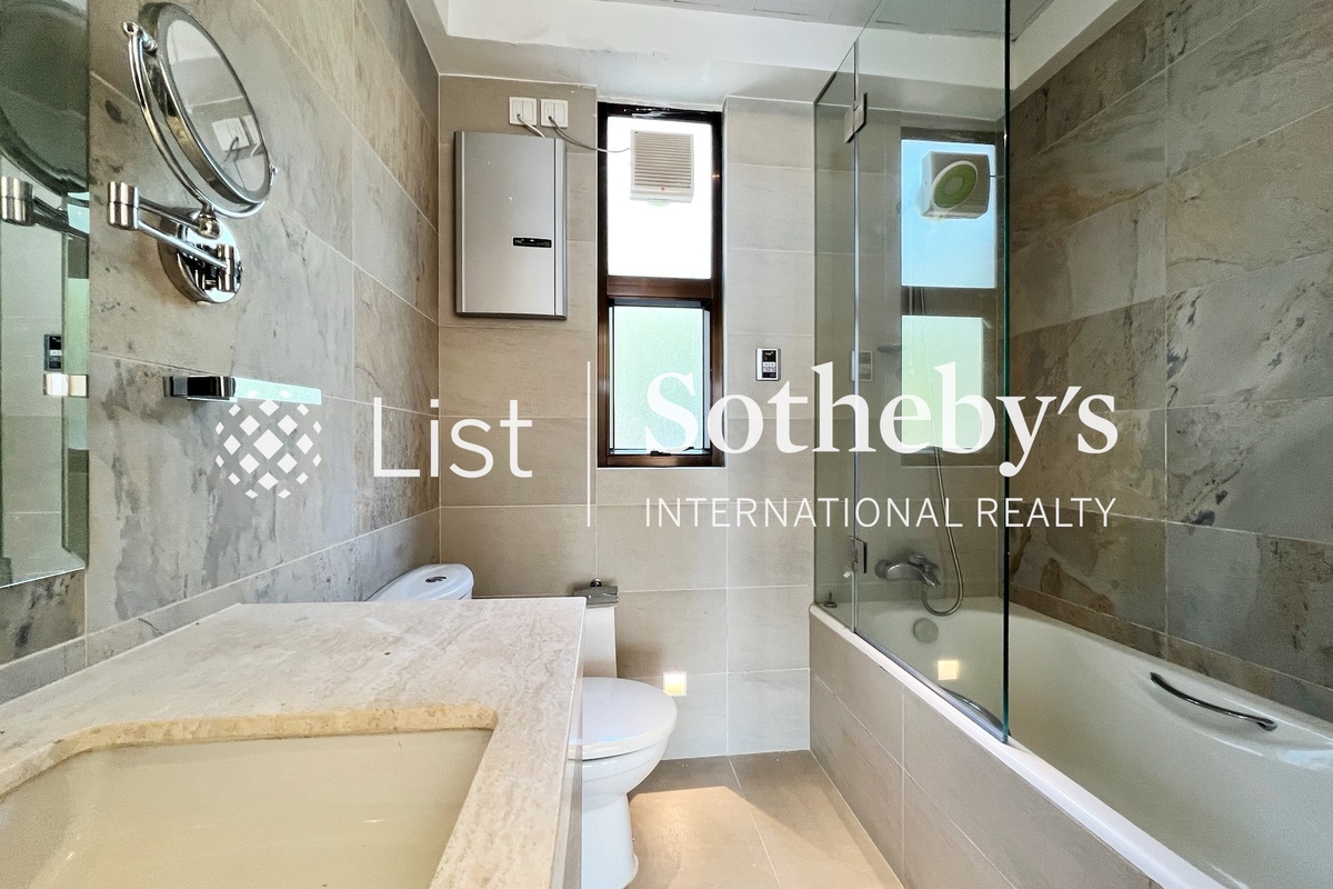 Cape Mansions 翠海別墅 | Master Bathroom