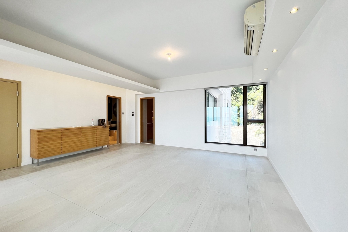 Cape Mansions 翠海別墅 | Living and Dining Room