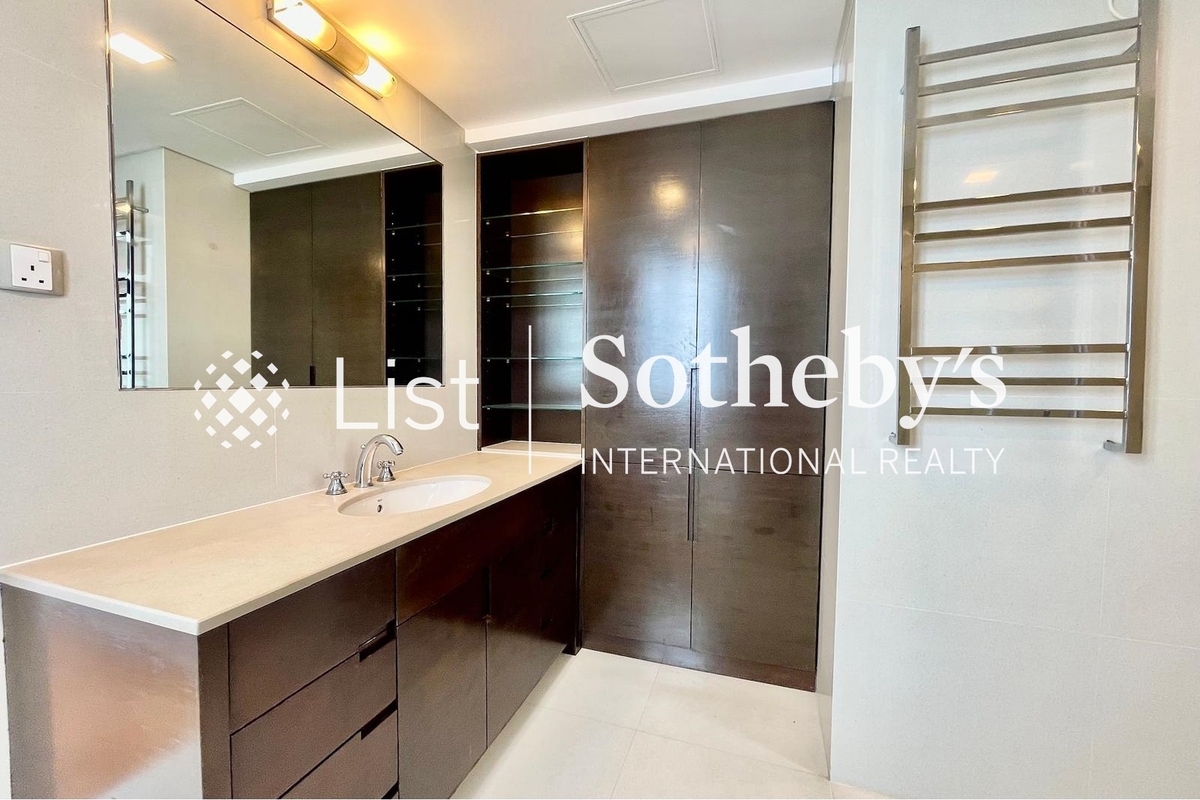 Cape Mansions 翠海別墅 | Master Bathroom