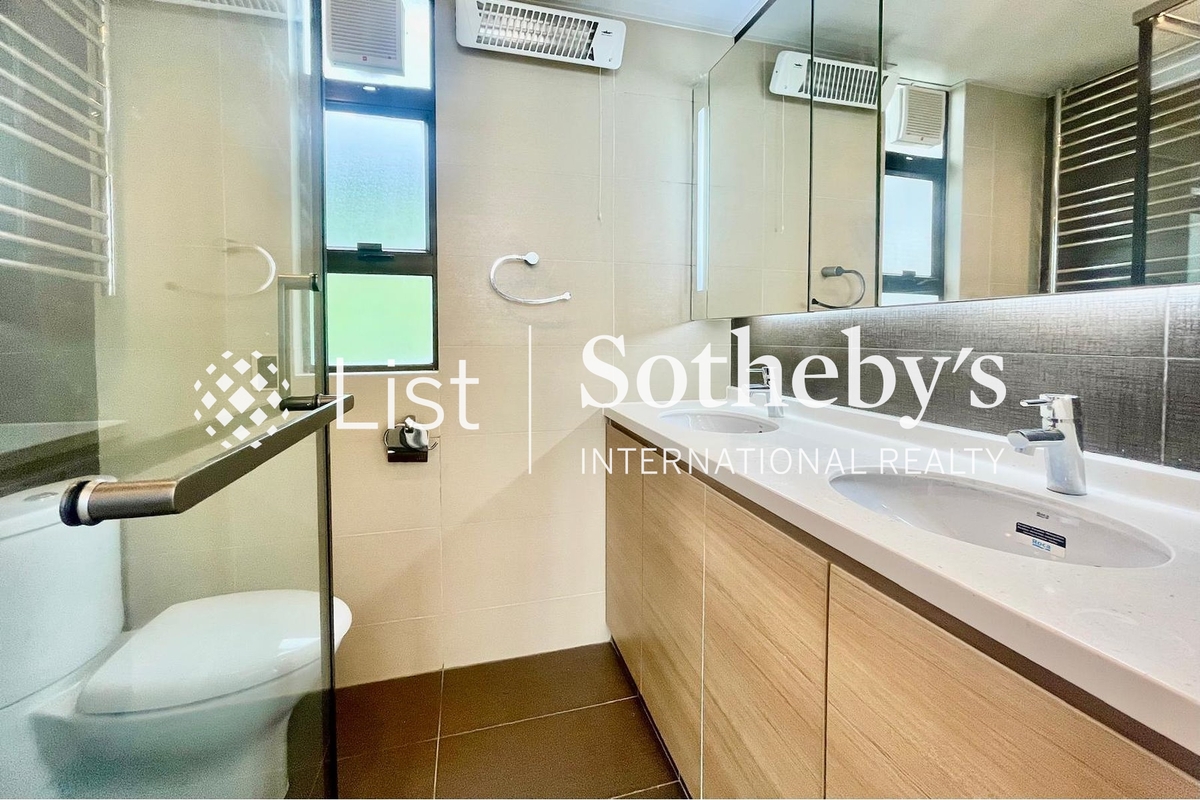 Cape Mansions 翠海別墅 | Master Bathroom