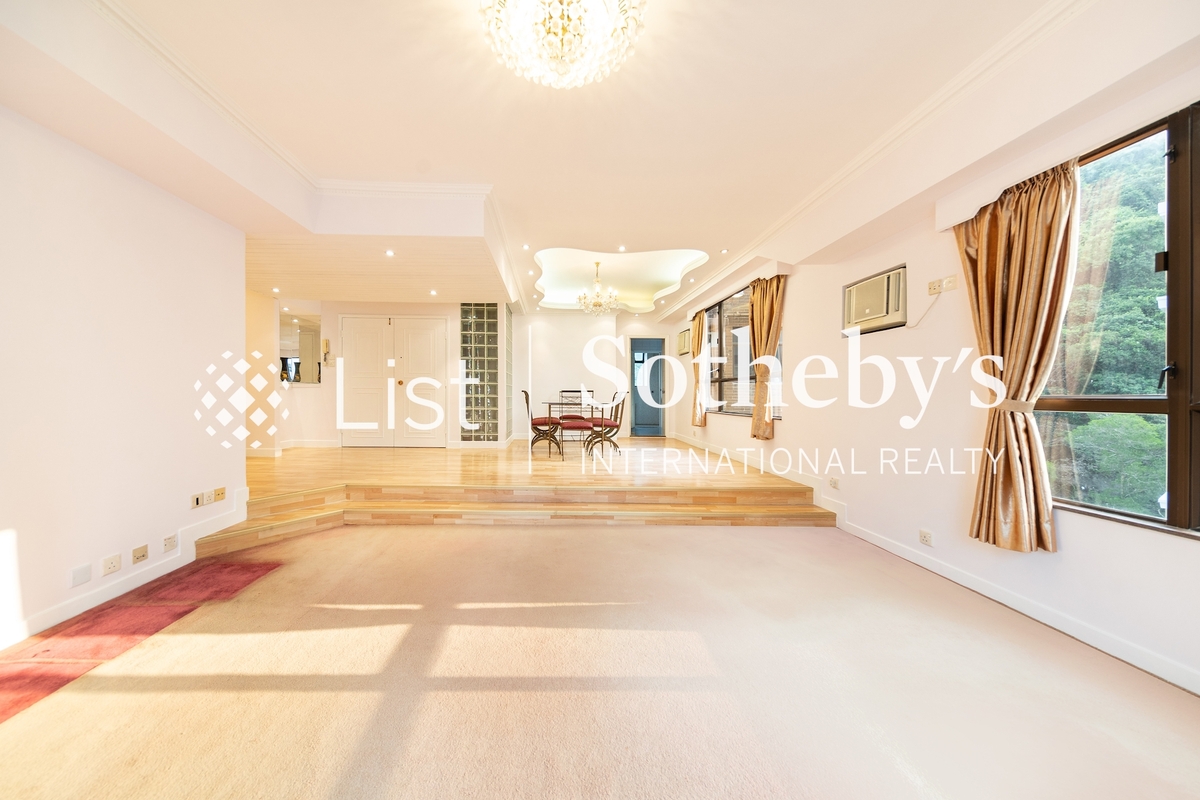 Wing Way Court 永威閣 | Living and Dining Room