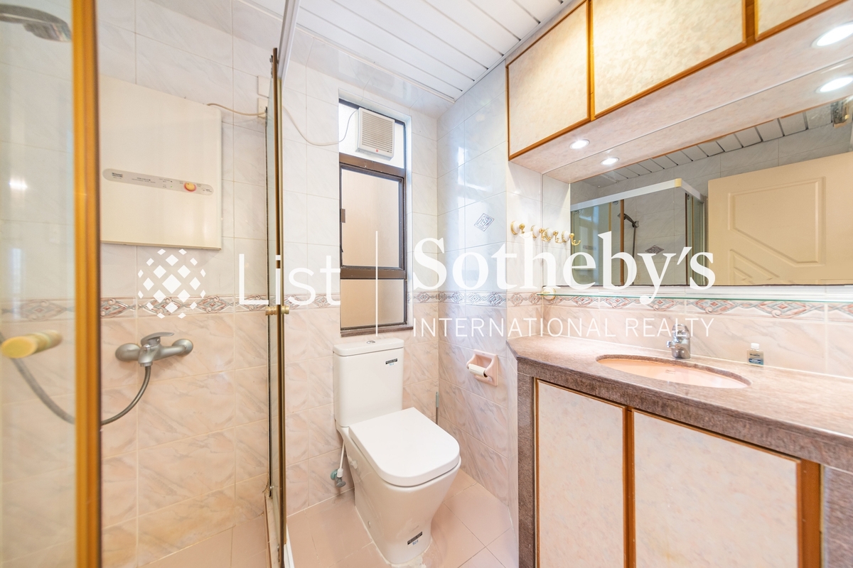 Wing Way Court 永威閣 | Guest Bathroom