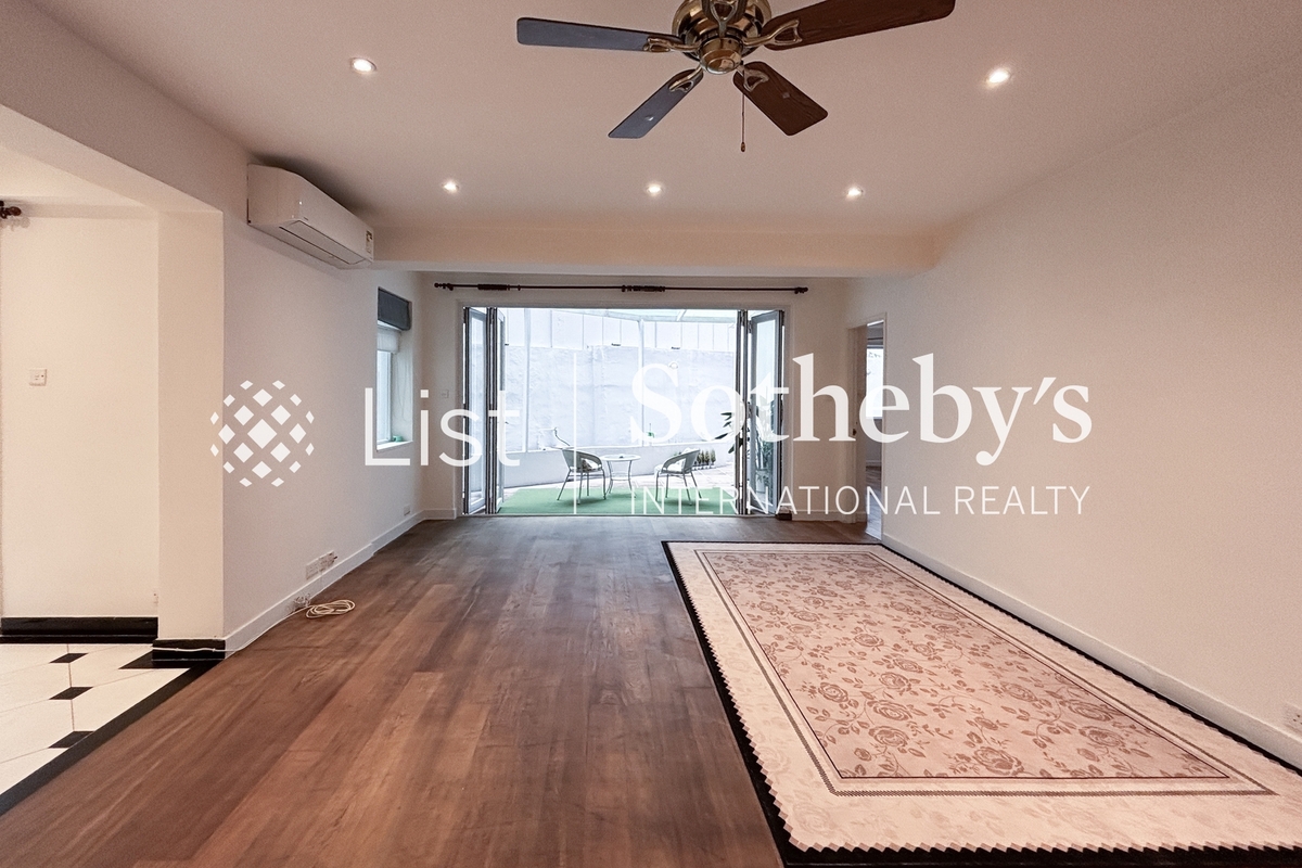 Peace Court 宜安閣 | Living and Dining Room