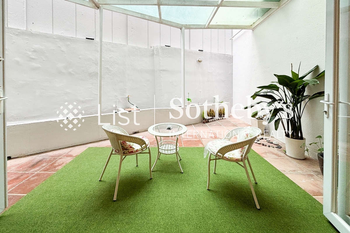 Peace Court 宜安閣 | Private Garden off Living Room