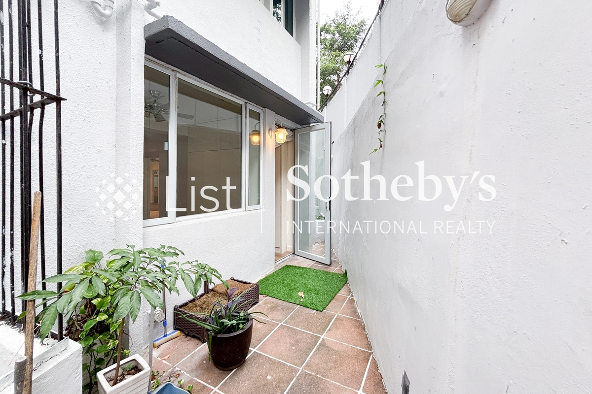 Peace Court 宜安閣 | Private Garden off Master Bedroom