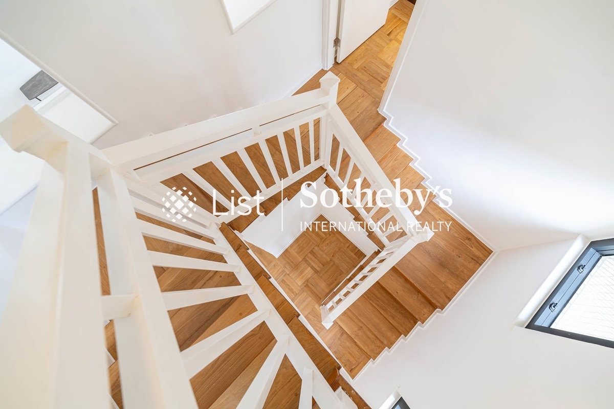 Queen's Garden 裕景花園 | Internal Staircase