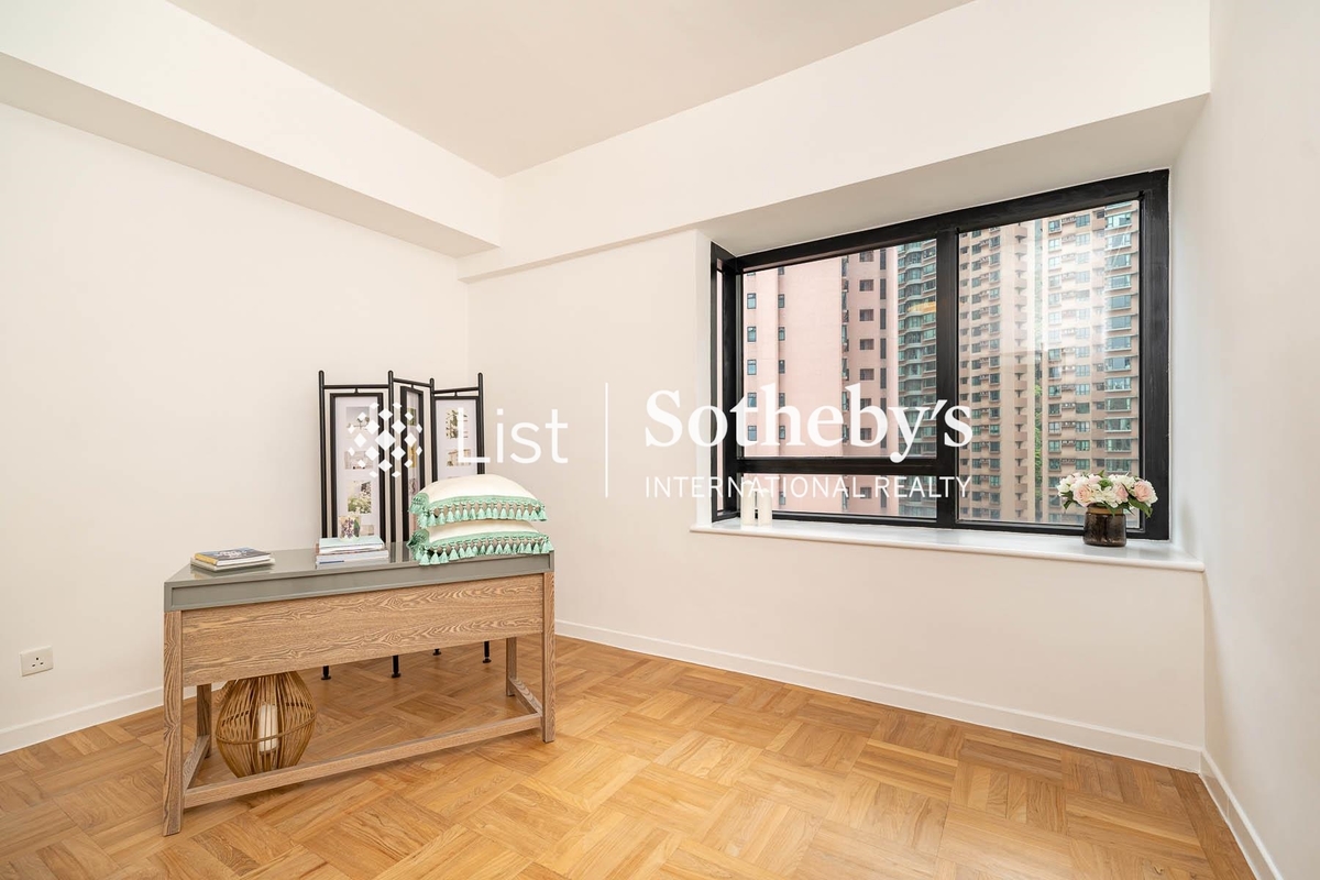 Queen's Garden 裕景花園 | Second Bedroom