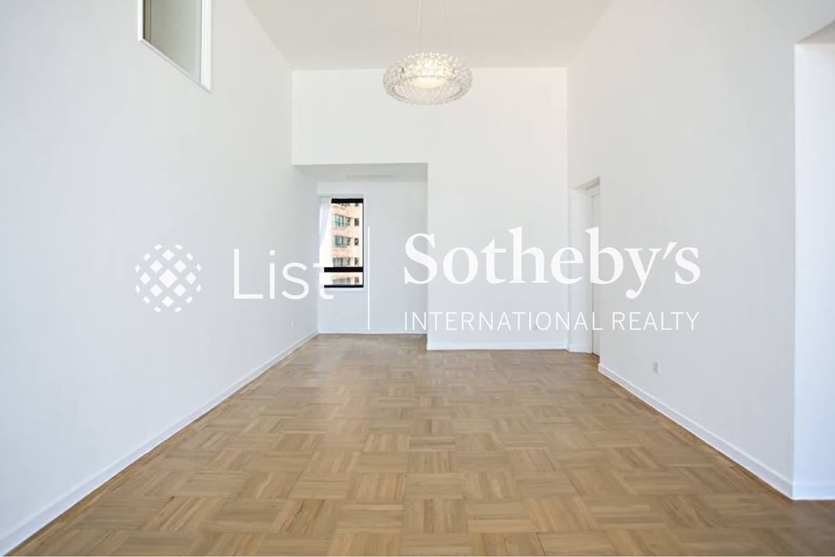 Queen's Garden 裕景花園 | Living and Dining Room