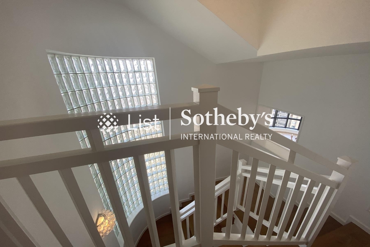 Queen's Garden 裕景花園 | Internal Staircase