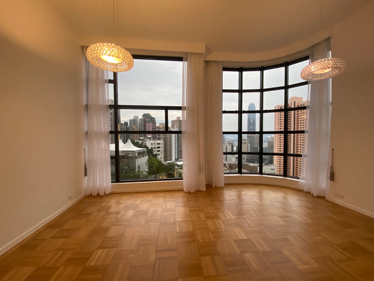 Queen's Garden 裕景花園 | Living and dining Room