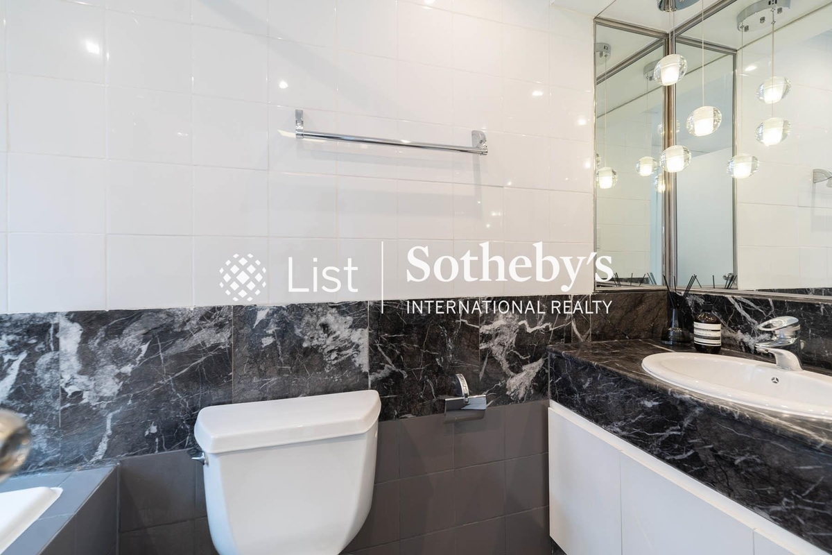 Queen's Garden 裕景花园 | Master Bathroom