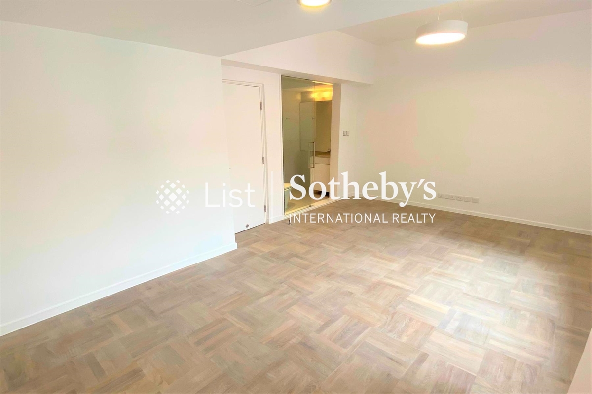 Queen's Garden 裕景花園 | Third En-suite Bedroom