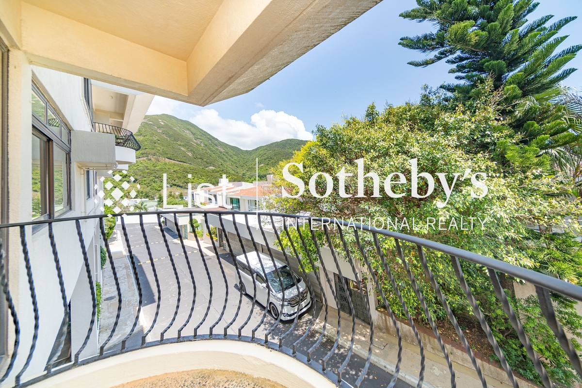 Stanley Knoll 赤柱山莊 | Balcony off Living and Dining Room