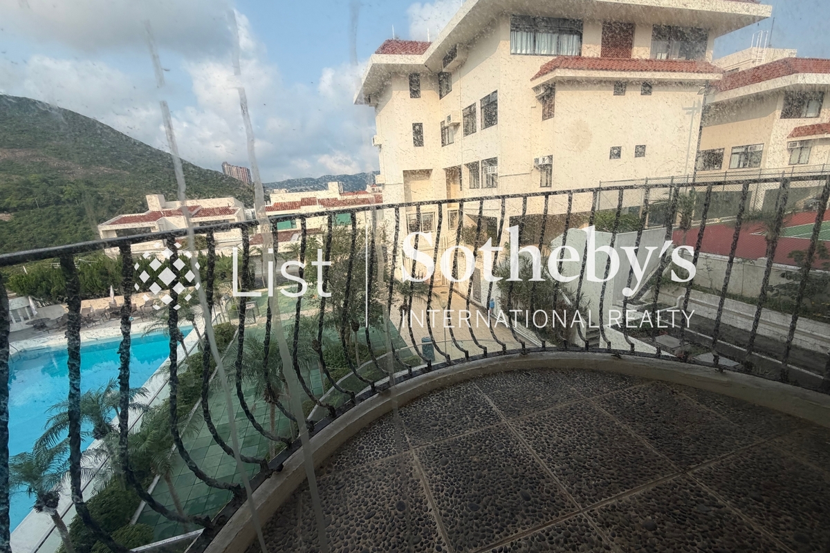 Stanley Knoll 赤柱山莊 | Balcony off Living and Dining Room