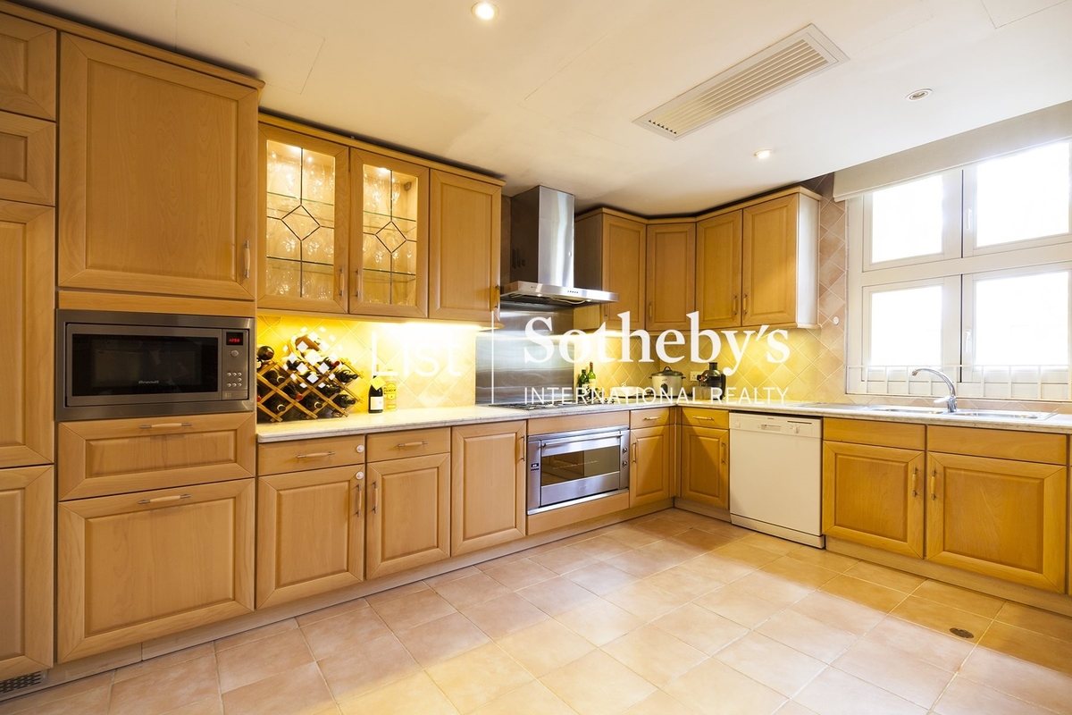 Carmelia Carmelia | Kitchen