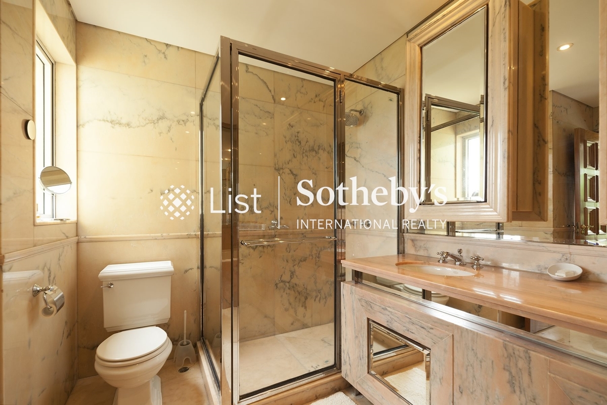 Carmelia Carmelia | Master Bathroom