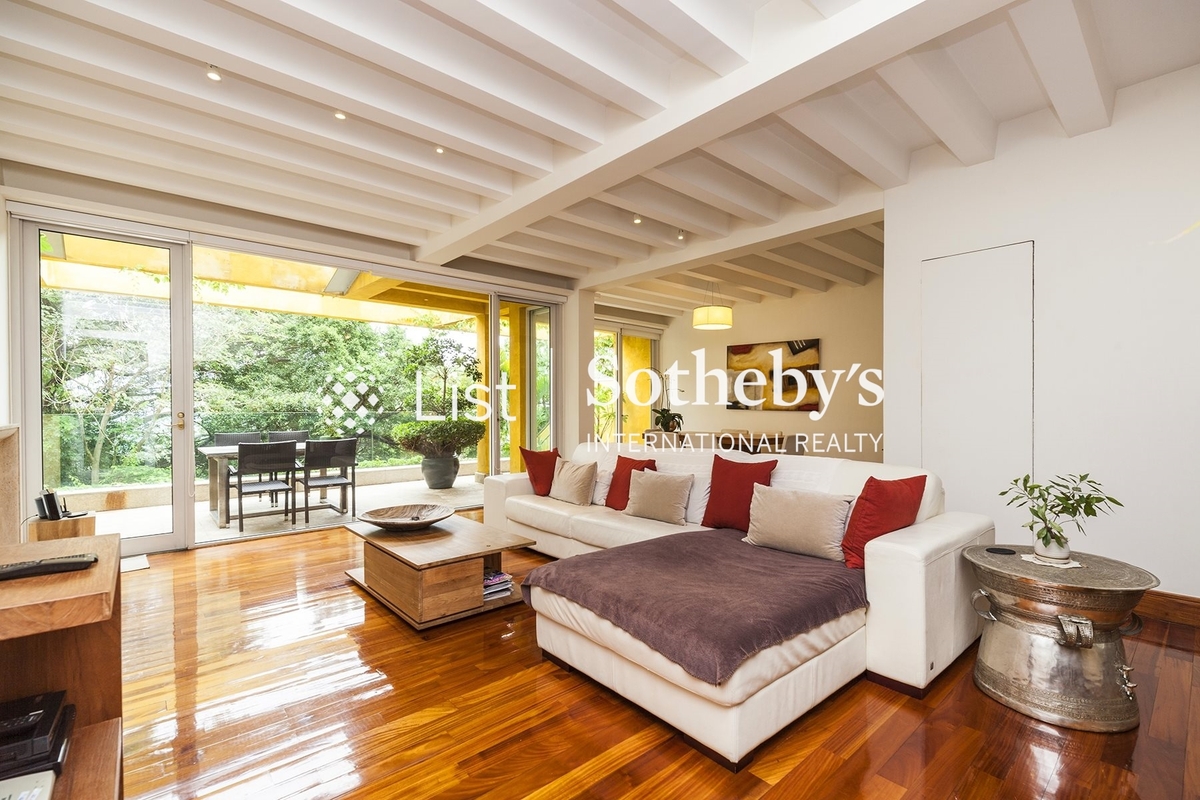 Carmelia Carmelia | Living and Dining Room