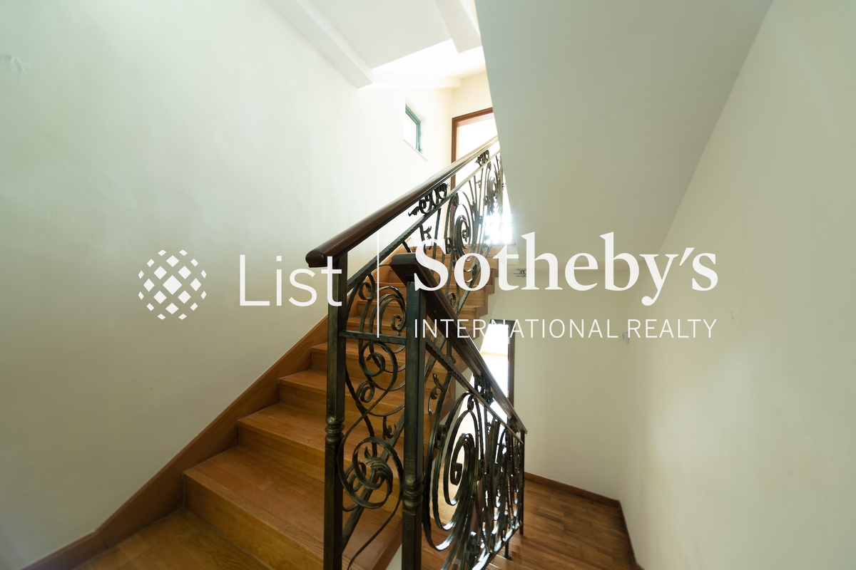 Regalia Bay 富豪海灣 | Internal Staircase