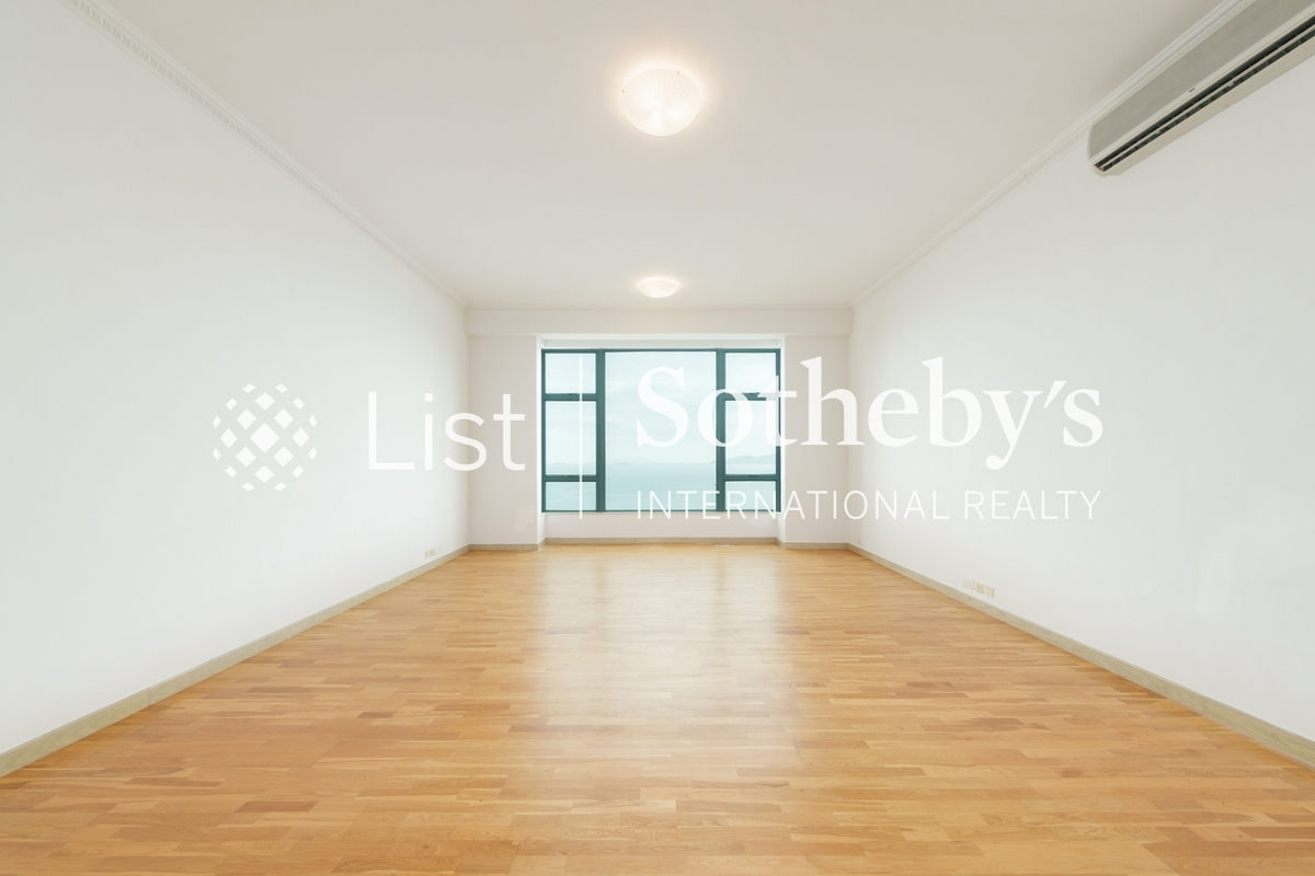 Regalia Bay 富豪海湾 | Living and Dining Room
