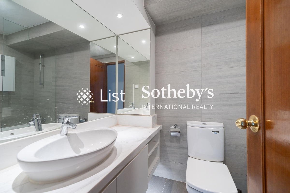 Monmouth Villa 萬茂苑 | Guest Bathroom