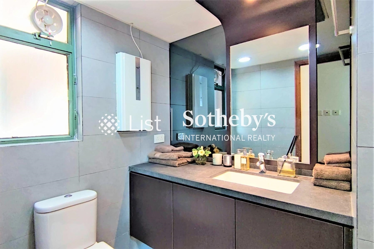 Monmouth Villa 萬茂苑 | Master Bathroom