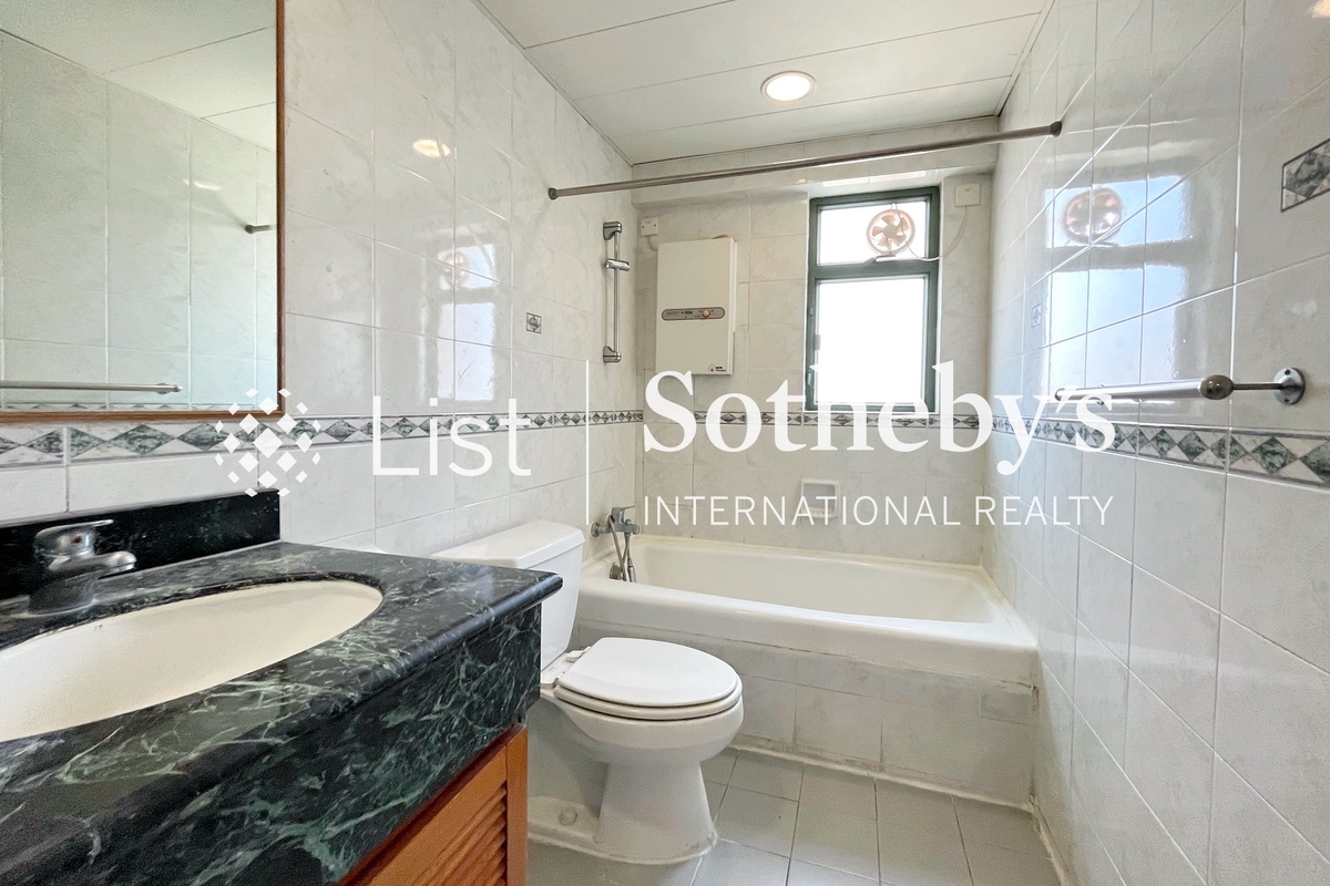 Monmouth Villa 萬茂苑 | Guest Bathroom