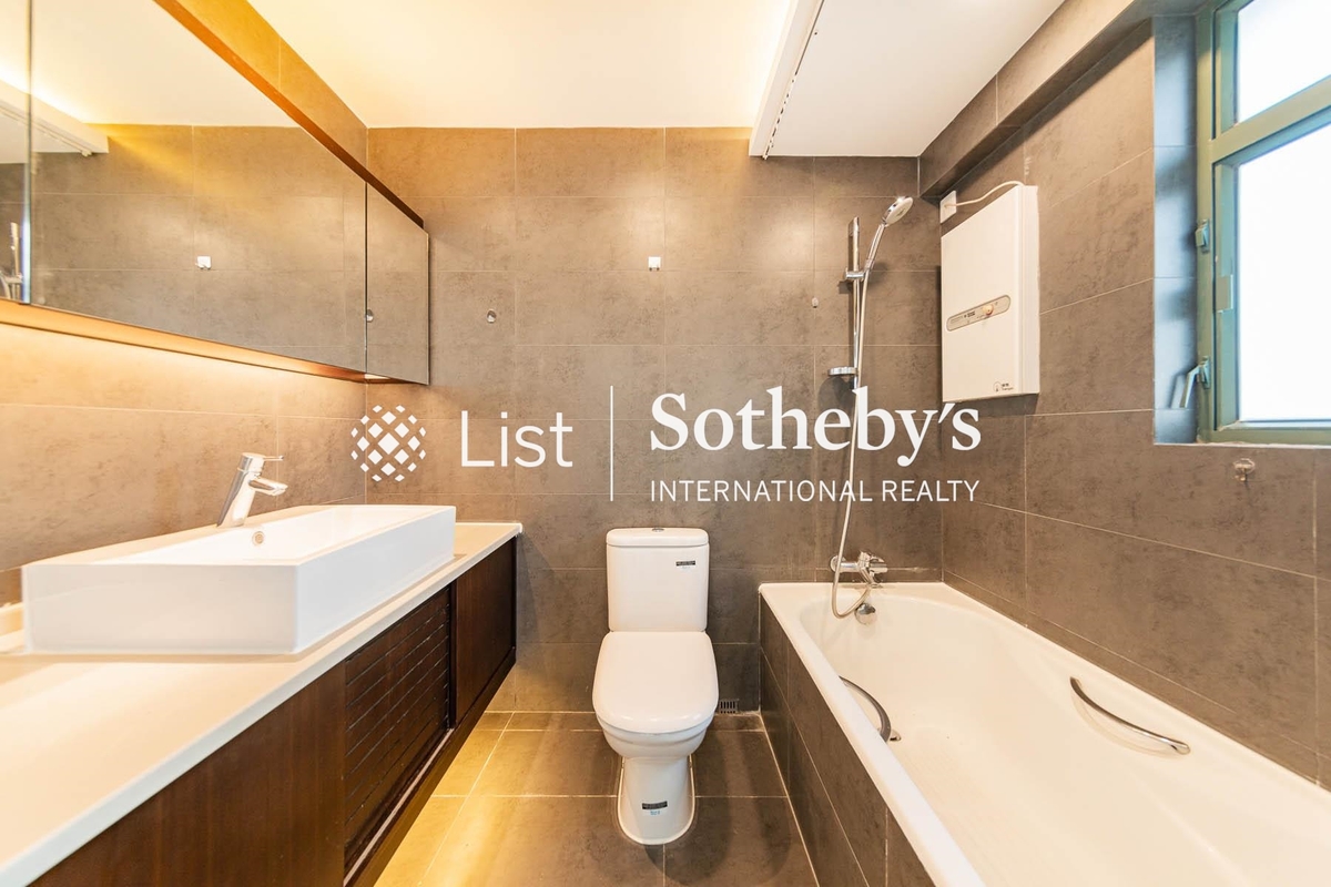 Monmouth Villa 萬茂苑 | Master Bathroom