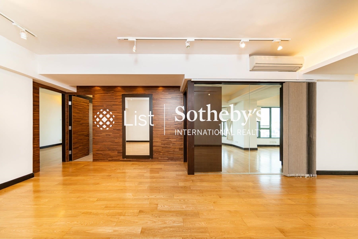 Monmouth Villa 萬茂苑 | Living and Dining Room